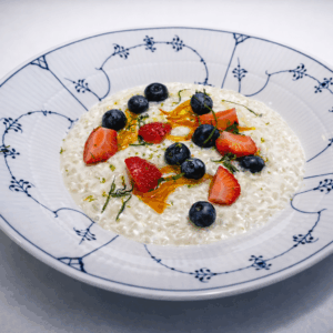 Rice porridge with berries